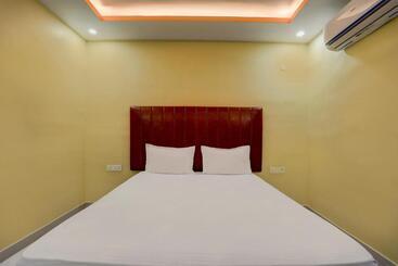 Oyo Hotel Crystal Inn