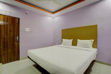 Oyo Hotel Crystal Inn