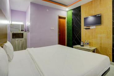 Oyo Hotel Crystal Inn