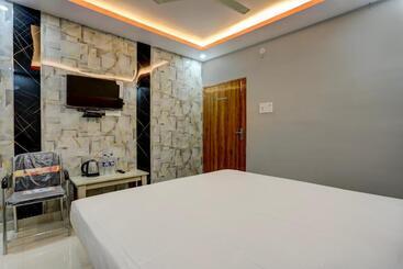 Oyo Hotel Crystal Inn