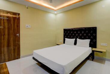 Oyo Hotel Crystal Inn