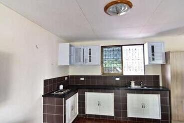 پانسیون Escobar Guest House Jomtien