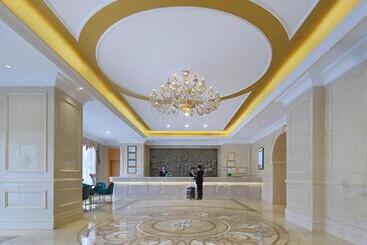 Vienna Hotel Xinjiang Kashgar 2nd Ring Road Food Street