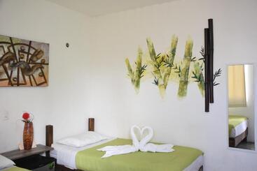 هاستل Emotion Avenida Tulum Hotel & Hostal