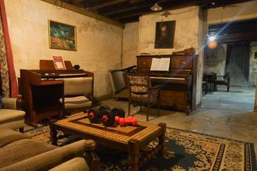 هاستل Empire Hotel Backpackers