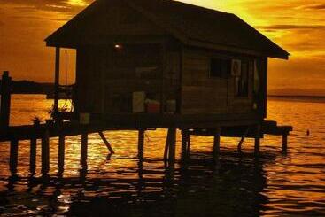 تختخواب و صبحانه Barrbra Bnb Over The Sea