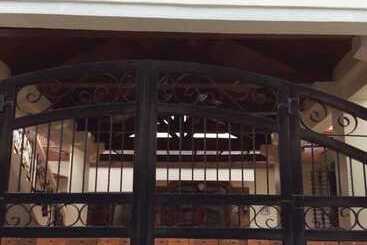 تختخواب و صبحانه Casa Roces