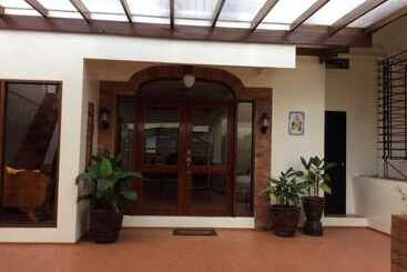 تختخواب و صبحانه Casa Roces