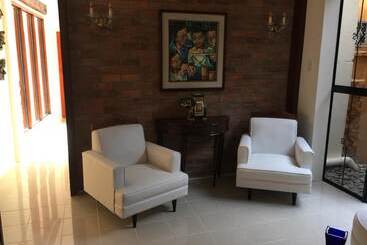 تختخواب و صبحانه Casa Roces