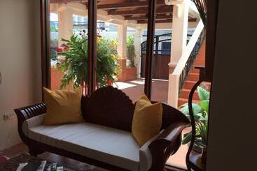 تختخواب و صبحانه Casa Roces