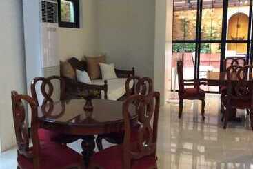 تختخواب و صبحانه Casa Roces