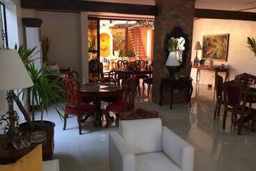 تختخواب و صبحانه Casa Roces
