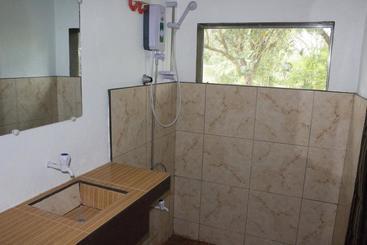 تختخواب و صبحانه Mahogany Upland Resort