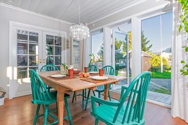 تختخواب و صبحانه Strandheimen Guesthouse
