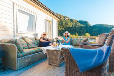 تختخواب و صبحانه Strandheimen Guesthouse