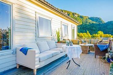 تختخواب و صبحانه Strandheimen Guesthouse