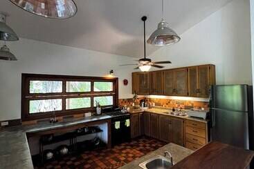 تختخواب و صبحانه Turtle Beach House