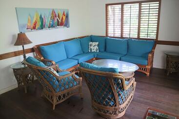 تختخواب و صبحانه Turtle Beach House