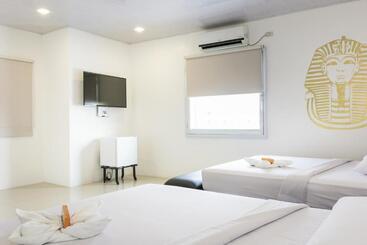 هتل Gc Suites