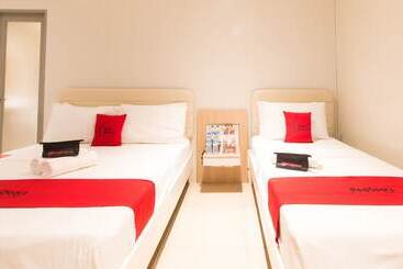هتل Reddoorz @ General Segundo Avenue Laoag