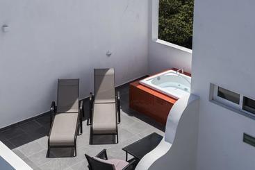 Suite 24  Boutique By Xperience S