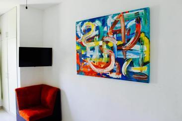 Suite 24  Boutique By Xperience S