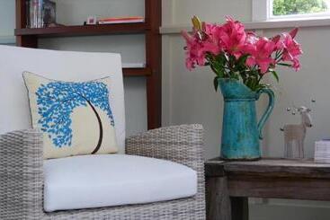 Top Floor Bed And Breakfast