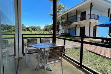 هتل Lake House Resort