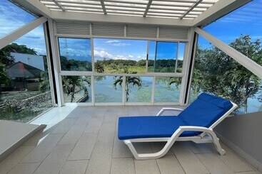 هتل Lake House Resort