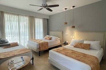هتل Lake House Resort