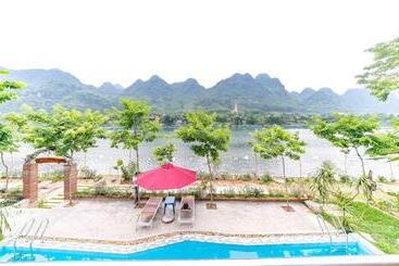 هتل Restful River Bungalow