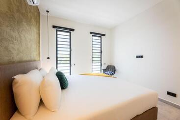 هتل The Reef - Blue Bay Golf & Beach Resort