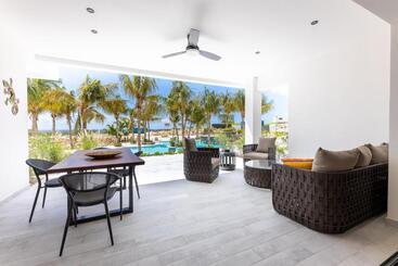 هتل The Reef - Blue Bay Golf & Beach Resort
