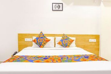 هتل Safron Inn