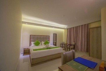 هتل Mira Garden