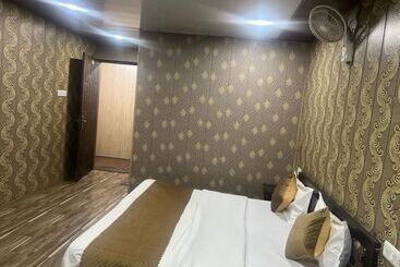 هتل Amar Guest House
