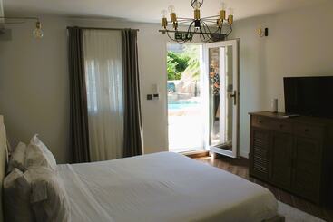 هتل The Red Farm Relais & Spa