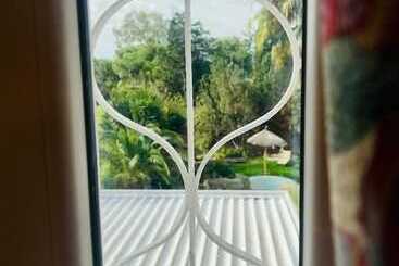 هتل The Red Farm Relais & Spa