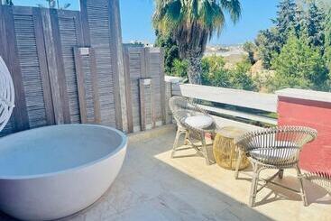 هتل The Red Farm Relais & Spa