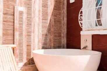 هتل The Red Farm Relais & Spa