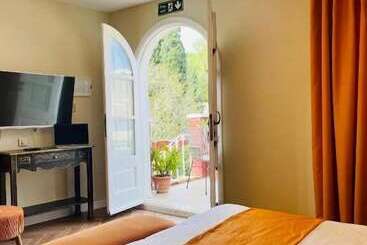 هتل The Red Farm Relais & Spa