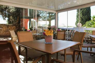 هتل The Red Farm Relais & Spa