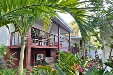 پانسیون Cashew Nut Grove Chalets