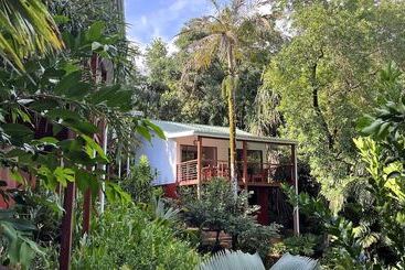 پانسیون Cashew Nut Grove Chalets