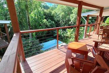 پانسیون Cashew Nut Grove Chalets