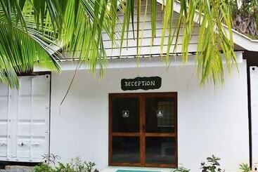 پانسیون Cashew Nut Grove Chalets
