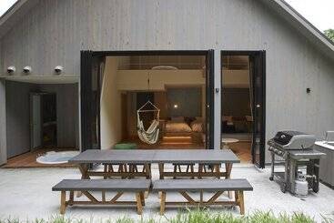استراحتگاه Lazy Inn