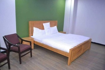 Green Valley Hotel & Restaurent