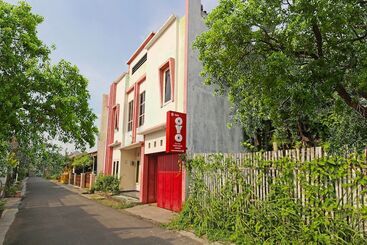 هتل Al Fatih Guest House Syariah By Oyo Rooms