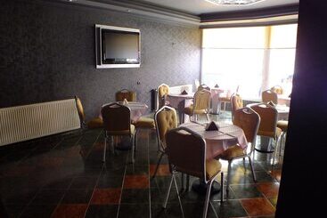 Cenova Otel